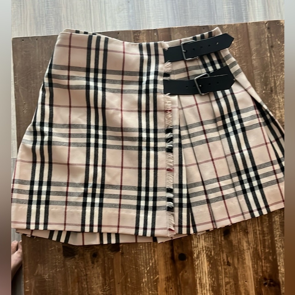 Absolutely like NEW Burberry Mini Skirt with buckles